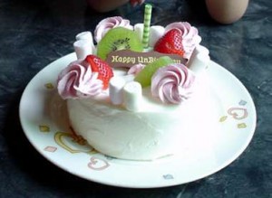 ディズニー誕生日サプライズ バースデーケーキがあるレストランは アリスの陽なたぼっこ