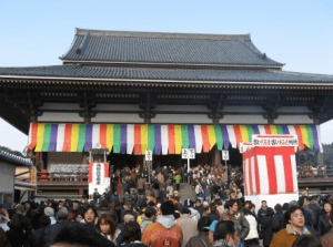 初詣東京おすすめ神社人気ランキング第7位の西新井大師の初詣の様子