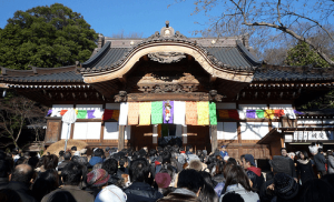 初詣東京おすすめ神社人気ランキング第8位の深大寺の初詣の様子