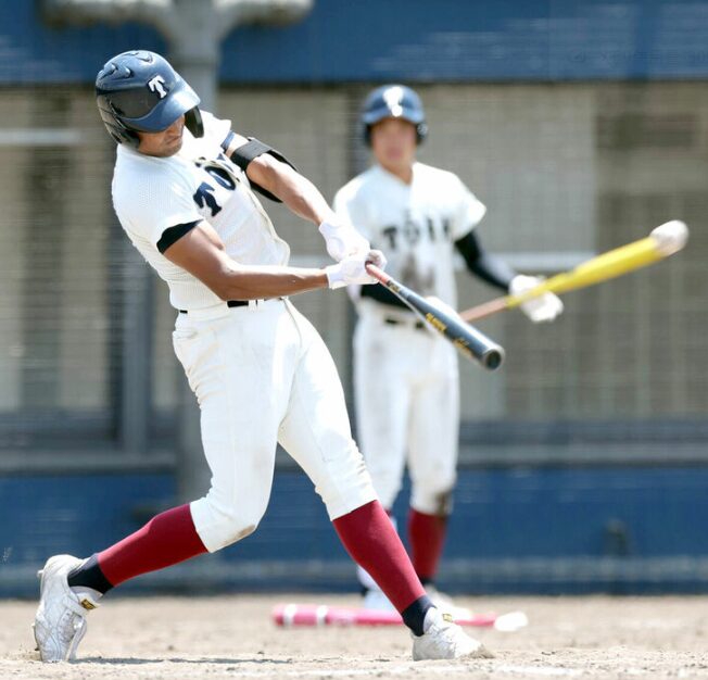 準々決勝の早稲田摂陵戦で本塁打を放ったラマル選手（引用；報知新聞）